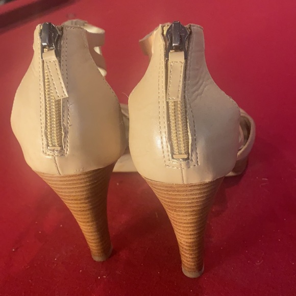 High heeled shoes - Picture 3 of 3